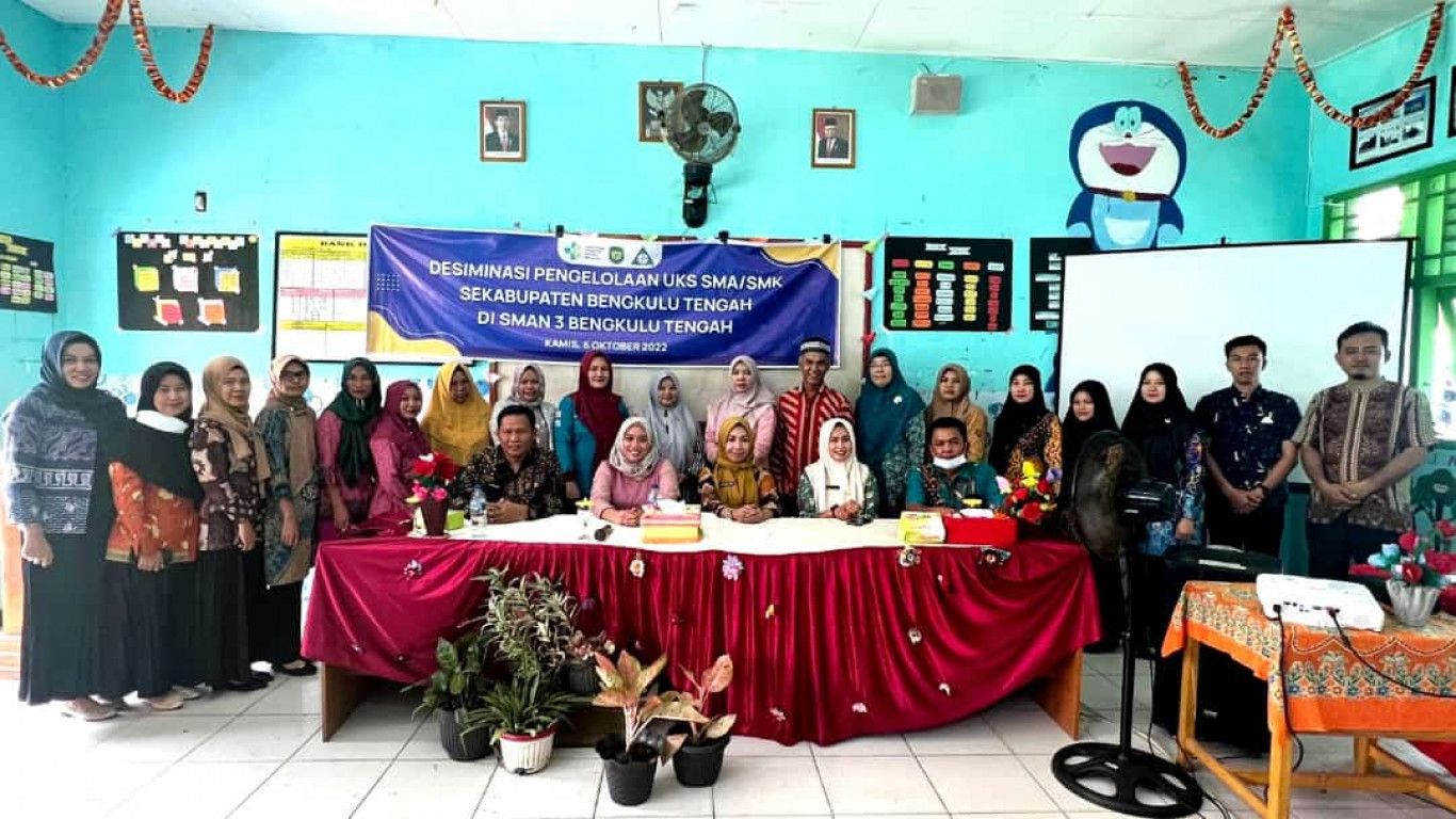 Petugas kesehatan melayani masyarakat Bengkulu Tengah